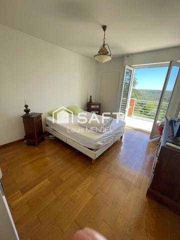 BELLE PROPRIETE AVEC PISCINE ET TERRAIN DE TENNIS SUR 23033 M² A 10 MINUTES DU CENTRE VILLE