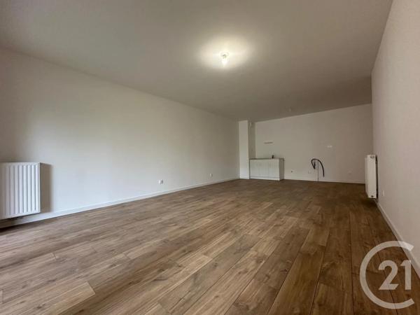 Appartement F5 à vendre  5 pièces - 100,30 m 2   FOUGERES  - 35