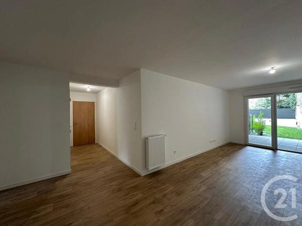 Appartement F5 à vendre  5 pièces - 100,30 m 2   FOUGERES  - 35