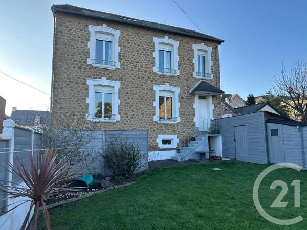 Appartement F5 à vendre  5 pièces - 100,30 m 2   FOUGERES  - 35
