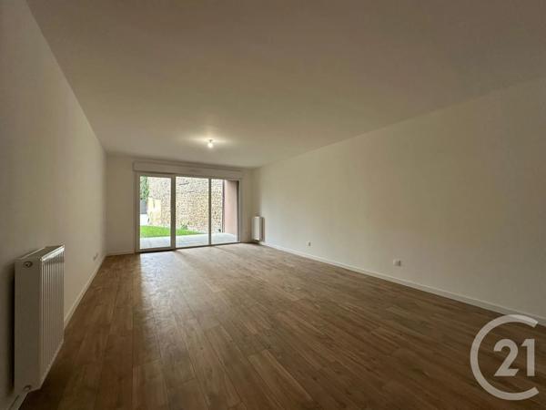 Appartement F5 à vendre  5 pièces - 100,30 m 2   FOUGERES  - 35