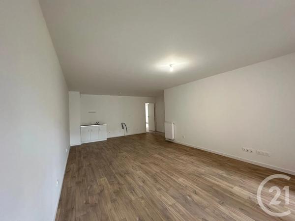 Appartement F5 à vendre  5 pièces - 100,30 m 2   FOUGERES  - 35