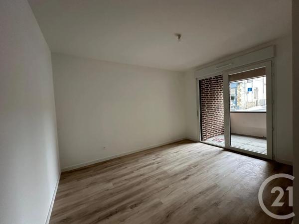Appartement F5 à vendre  5 pièces - 100,30 m 2   FOUGERES  - 35