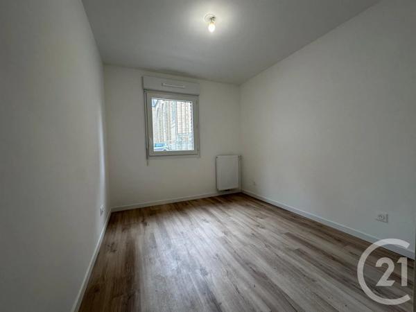 Appartement F5 à vendre  5 pièces - 100,30 m 2   FOUGERES  - 35