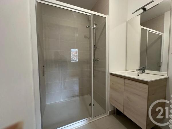 Appartement F5 à vendre  5 pièces - 100,30 m 2   FOUGERES  - 35