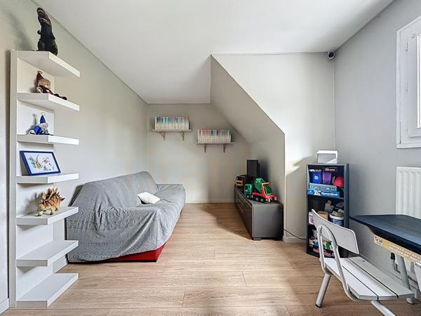 Saint-Clair-sur-Epte (95770) Maison - Vie de plain-pied - 3 Chbres - Jardin - Piscine