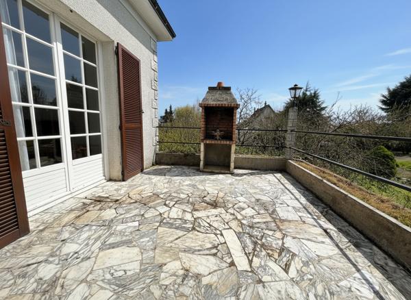 MAISON DE CONSTRUCTION ARTISANALE AVEC SOUS-SOL COMPLET BEAUX VOLUMES