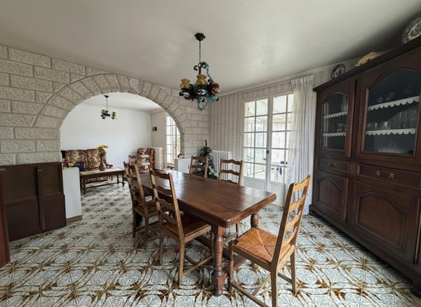 MAISON DE CONSTRUCTION ARTISANALE AVEC SOUS-SOL COMPLET BEAUX VOLUMES