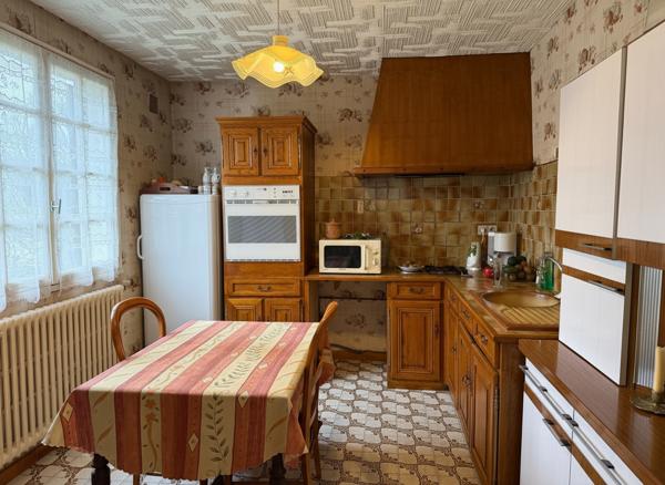 MAISON DE CONSTRUCTION ARTISANALE AVEC SOUS-SOL COMPLET BEAUX VOLUMES