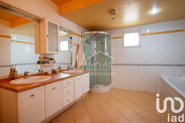 Maison à vendre 8 pièces 212 m² Claye-Souilly