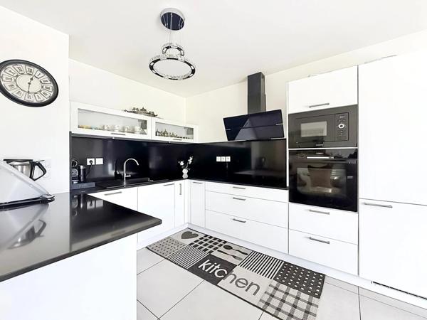 Joli Appartement T4 récent avec balcon, garage double et climatisation – ORNEX (01)