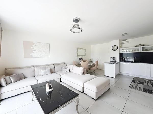 Joli Appartement T4 récent avec balcon, garage double et climatisation – ORNEX (01)