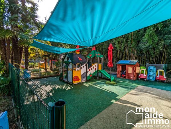 Locaux aménagés pour la petite enfance et ses cours de jeux