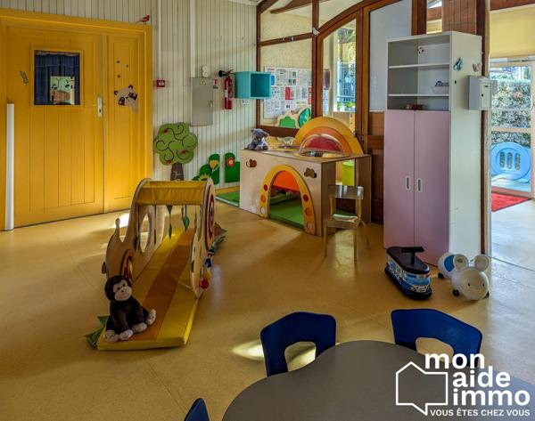 Locaux aménagés pour la petite enfance et ses cours de jeux