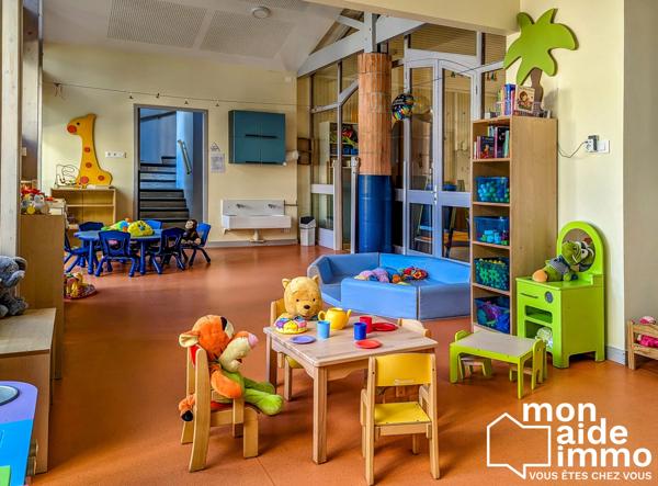 Locaux aménagés pour la petite enfance et ses cours de jeux