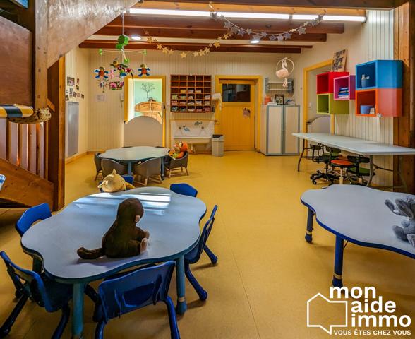 Locaux aménagés pour la petite enfance et ses cours de jeux