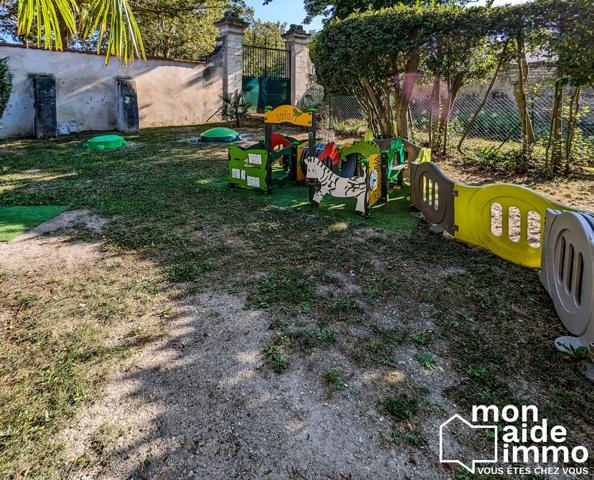 Locaux aménagés pour la petite enfance et ses cours de jeux