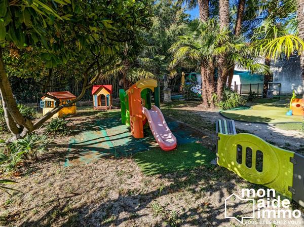 Locaux aménagés pour la petite enfance et ses cours de jeux