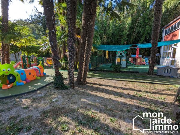 Locaux aménagés pour la petite enfance et ses cours de jeux