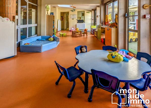 Locaux aménagés pour la petite enfance et ses cours de jeux