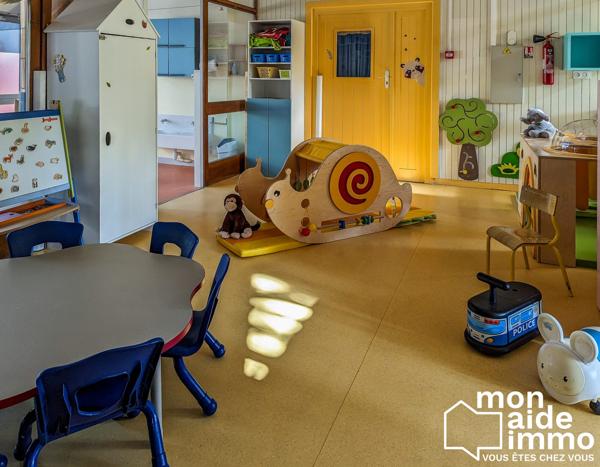 Locaux aménagés pour la petite enfance et ses cours de jeux