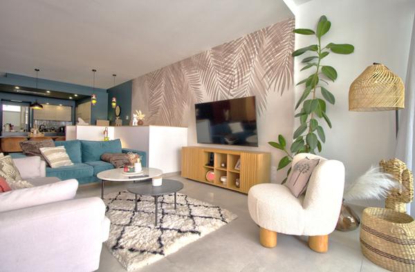 AGEN CENTRE VILLE - Maison de ville rénovée de 168m² avec 4 chambres, grand garage et extérieur dans un quartier calme.