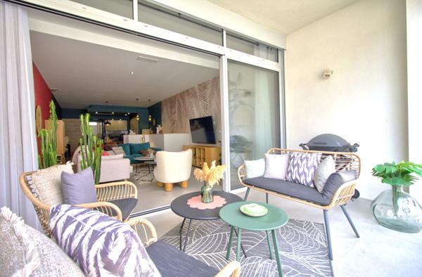 AGEN CENTRE VILLE - Maison de ville rénovée de 168m² avec 4 chambres, grand garage et extérieur dans un quartier calme.