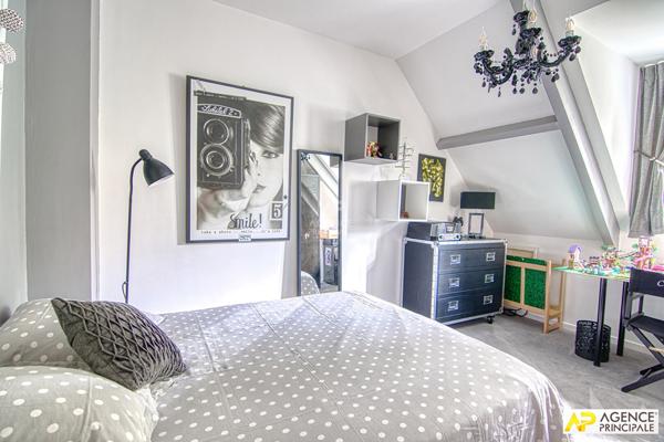 Versailles Saint-Louis Maison 7 pièces 271 m² au sol sur parcelle d'environ 600 m² avec sous-sol total et garage 4 véhicules €2 060 000 ** - Référence 25336