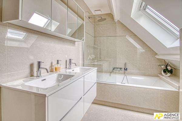 Versailles Saint-Louis Maison 7 pièces 271 m² au sol sur parcelle d'environ 600 m² avec sous-sol total et garage 4 véhicules €2 060 000 ** - Référence 25336