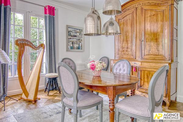 Versailles Saint-Louis Maison 7 pièces 271 m² au sol sur parcelle d'environ 600 m² avec sous-sol total et garage 4 véhicules €2 060 000 ** - Référence 25336