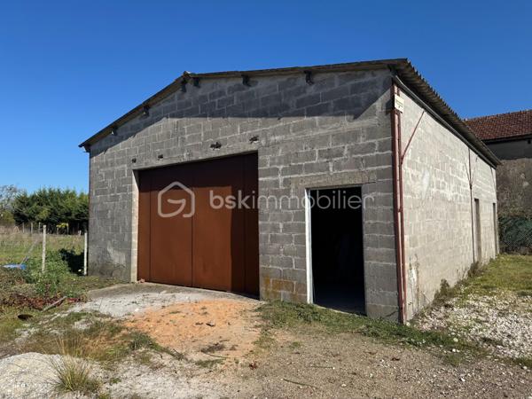 Local d activites de 100 m²