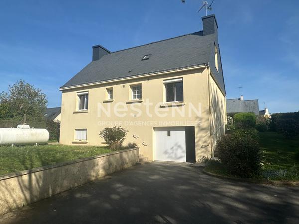 Proche centre, impasse, 3 chb, poss 4, 1300 m² terrain clos, sous-sol complet.