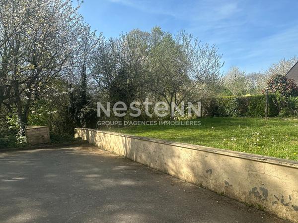 Proche centre, impasse, 3 chb, poss 4, 1300 m² terrain clos, sous-sol complet.