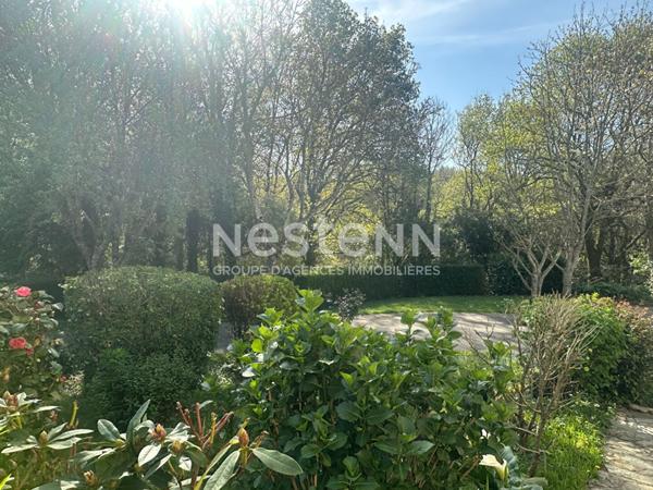 Proche centre, impasse, 3 chb, poss 4, 1300 m² terrain clos, sous-sol complet.