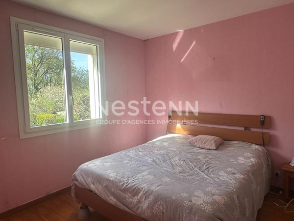 Proche centre, impasse, 3 chb, poss 4, 1300 m² terrain clos, sous-sol complet.