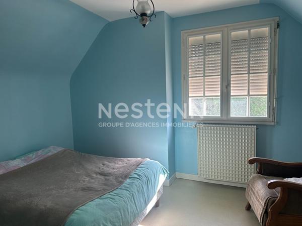 Proche centre, impasse, 3 chb, poss 4, 1300 m² terrain clos, sous-sol complet.