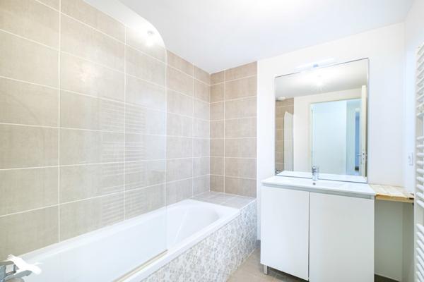 Appartement à louer 1 162 € CC Lyon 4 p 95 m² DPE C