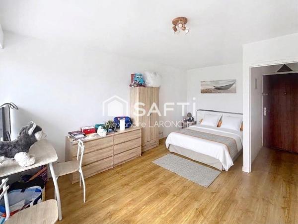Studio 27m2 vendu loué avec locataire sérieux.