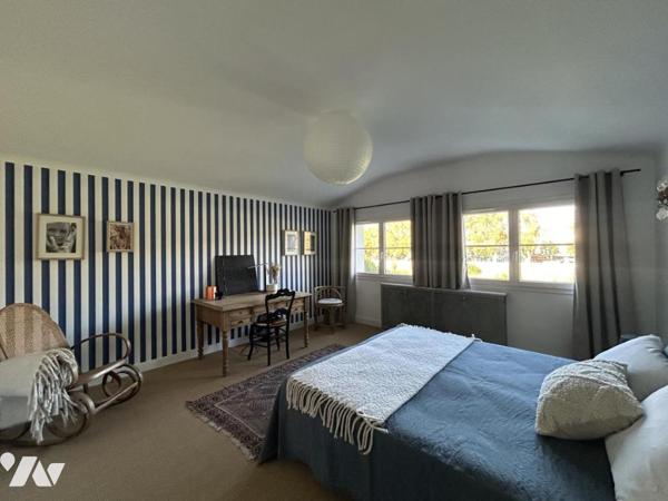 Maison des années 1950 entièrement restaurée , 180m2 hab, parcelle avec piscine.