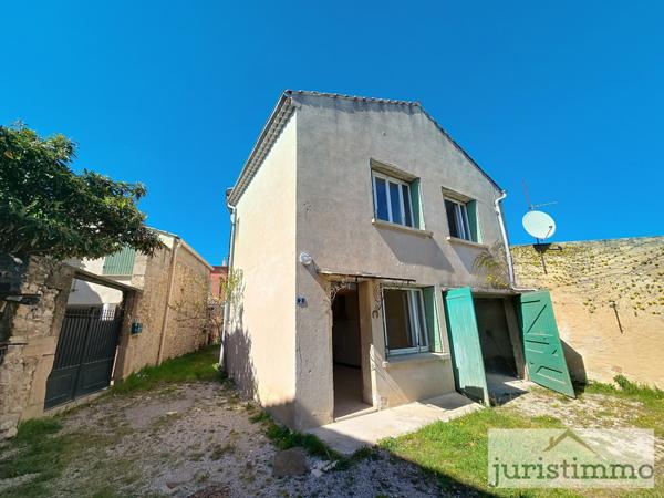 Rasteau (84110) JURISTIMMO vous propose cette charmante maison de village à rénover – 121 m² à RASTEAU