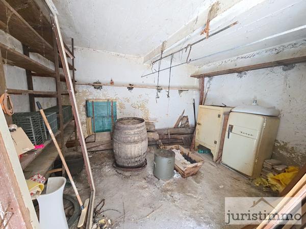 Rasteau (84110) JURISTIMMO vous propose cette charmante maison de village à rénover – 121 m² à RASTEAU