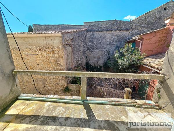 Rasteau (84110) JURISTIMMO vous propose cette charmante maison de village à rénover – 121 m² à RASTEAU