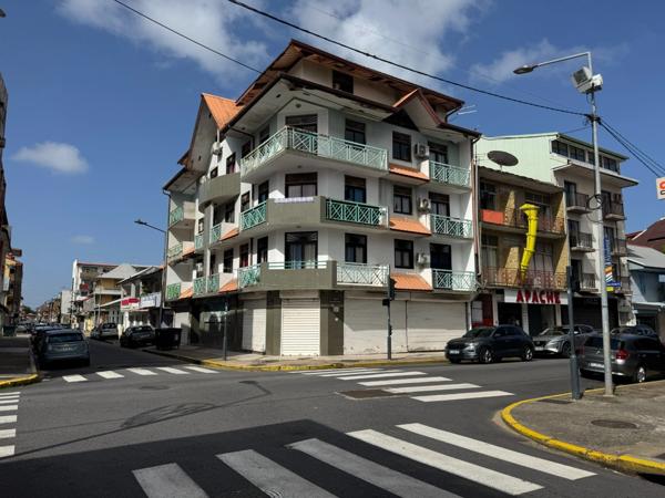Superbe immeuble rue De Gaulle à Cayenne