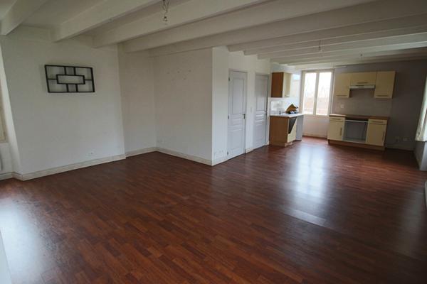 Immeuble de rapport, Puy-l'Evêque, appartement + local + cour
