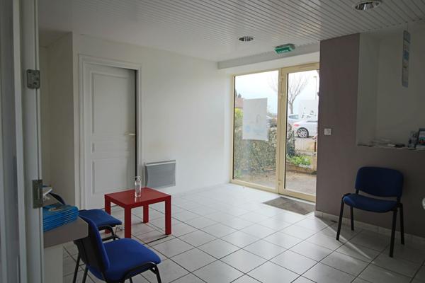 Immeuble de rapport, Puy-l'Evêque, appartement + local + cour