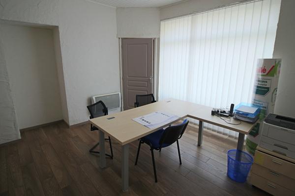 Immeuble de rapport, Puy-l'Evêque, appartement + local + cour