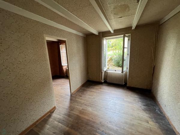 A saisir pour un premier achat : maison de bourg à rénover avec grand jardin