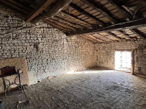 A saisir pour un premier achat : maison de bourg à rénover avec grand jardin