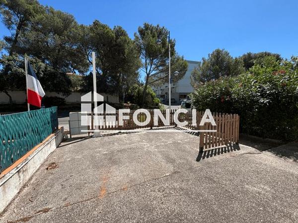 Location Local commercial 1 pièce 35 m² - 782 AVENUE GENERAL DE GAULLE La Londe Les Maures 83250