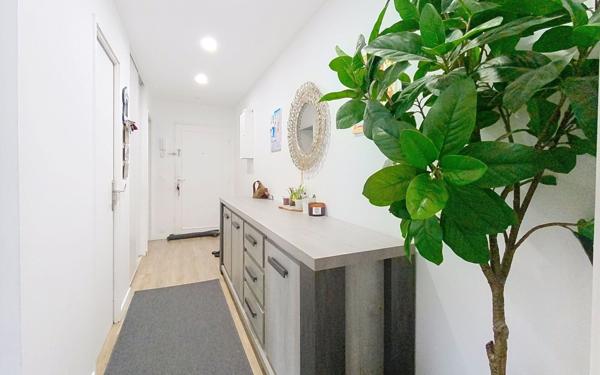 Appartement à vendre    3 pièces • 73,10 m2 Guyancourt